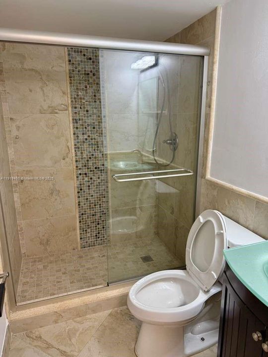 待售: $230,000 (2 贝兹, 2 浴室, 979 平方英尺)