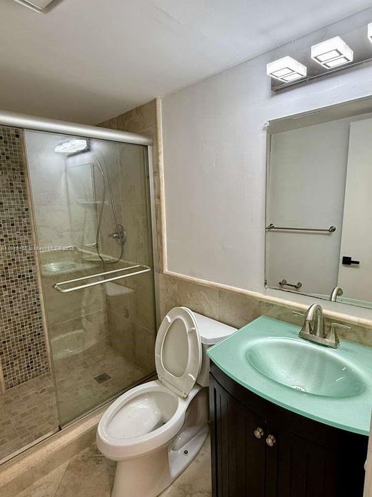 待售: $230,000 (2 贝兹, 2 浴室, 979 平方英尺)