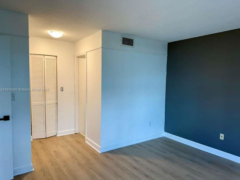 待售: $230,000 (2 贝兹, 2 浴室, 979 平方英尺)