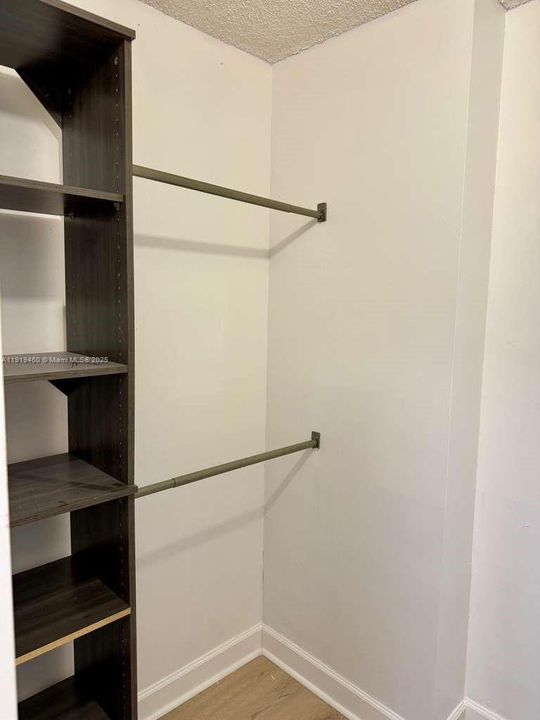 待售: $230,000 (2 贝兹, 2 浴室, 979 平方英尺)