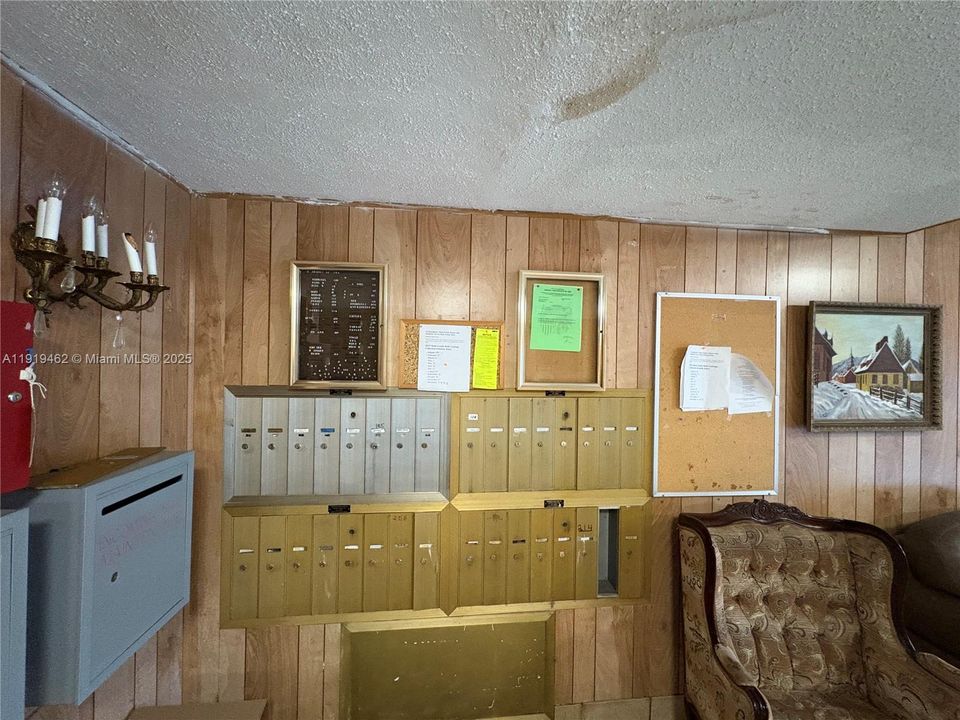 For Sale: $105,000 (2 beds, 2 baths, 1088 Square Feet)