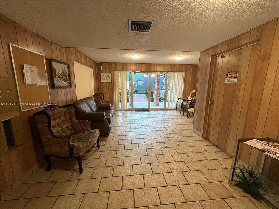 For Sale: $105,000 (2 beds, 2 baths, 1088 Square Feet)