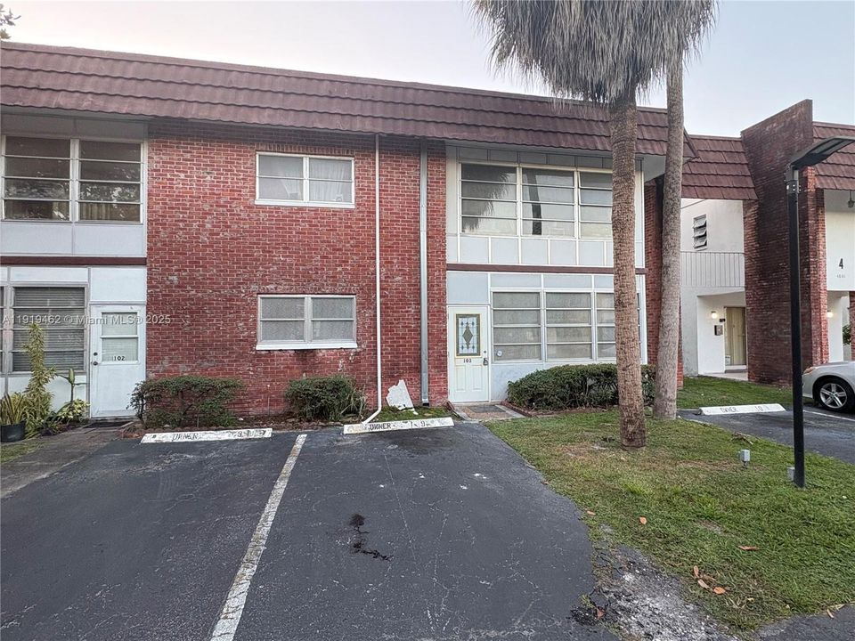 For Sale: $105,000 (2 beds, 2 baths, 1088 Square Feet)