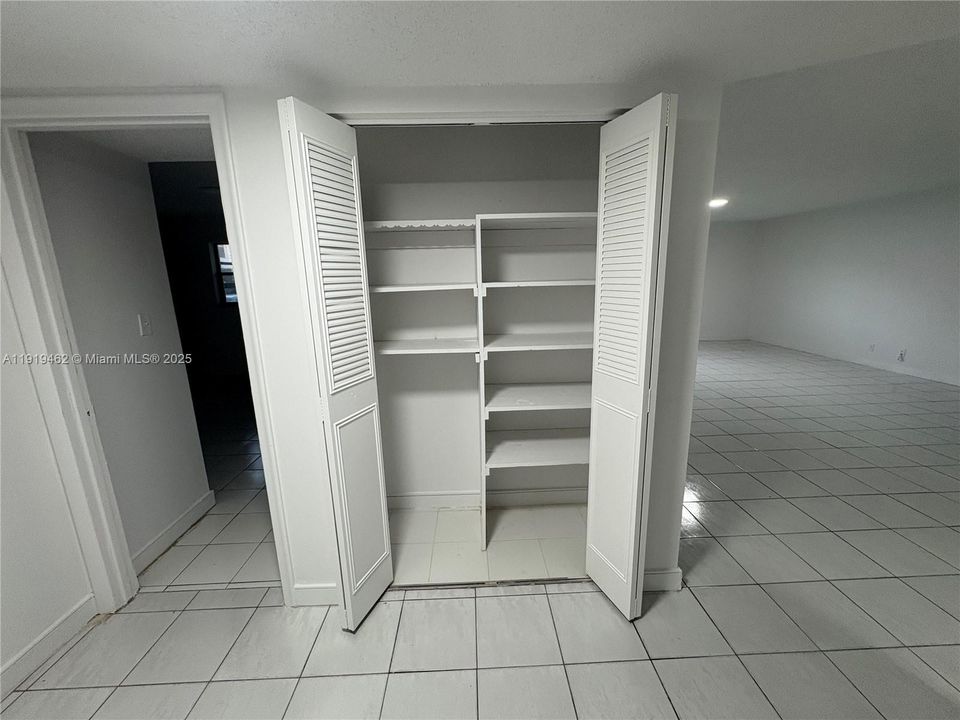 For Sale: $105,000 (2 beds, 2 baths, 1088 Square Feet)