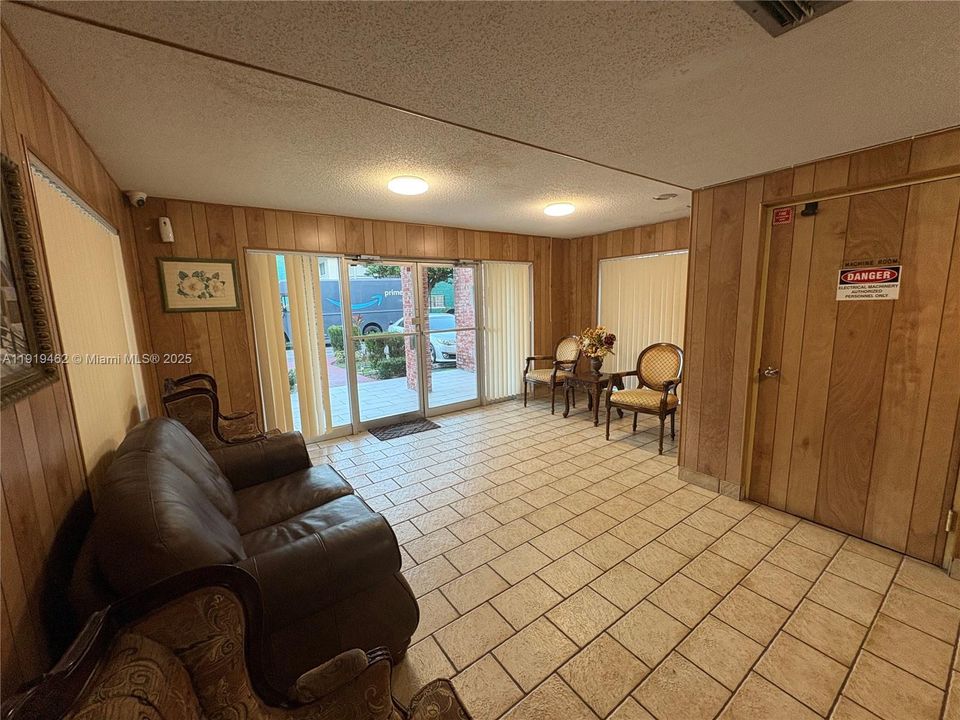 For Sale: $105,000 (2 beds, 2 baths, 1088 Square Feet)