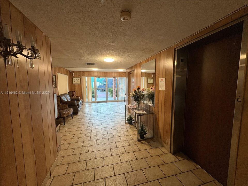 For Sale: $105,000 (2 beds, 2 baths, 1088 Square Feet)