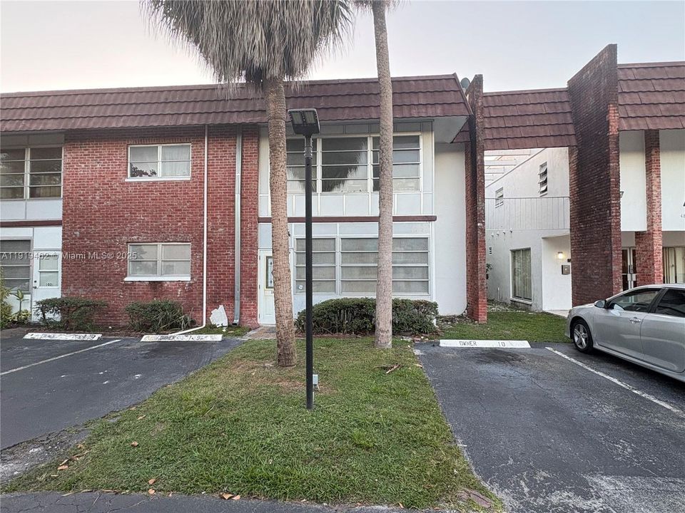 For Sale: $105,000 (2 beds, 2 baths, 1088 Square Feet)