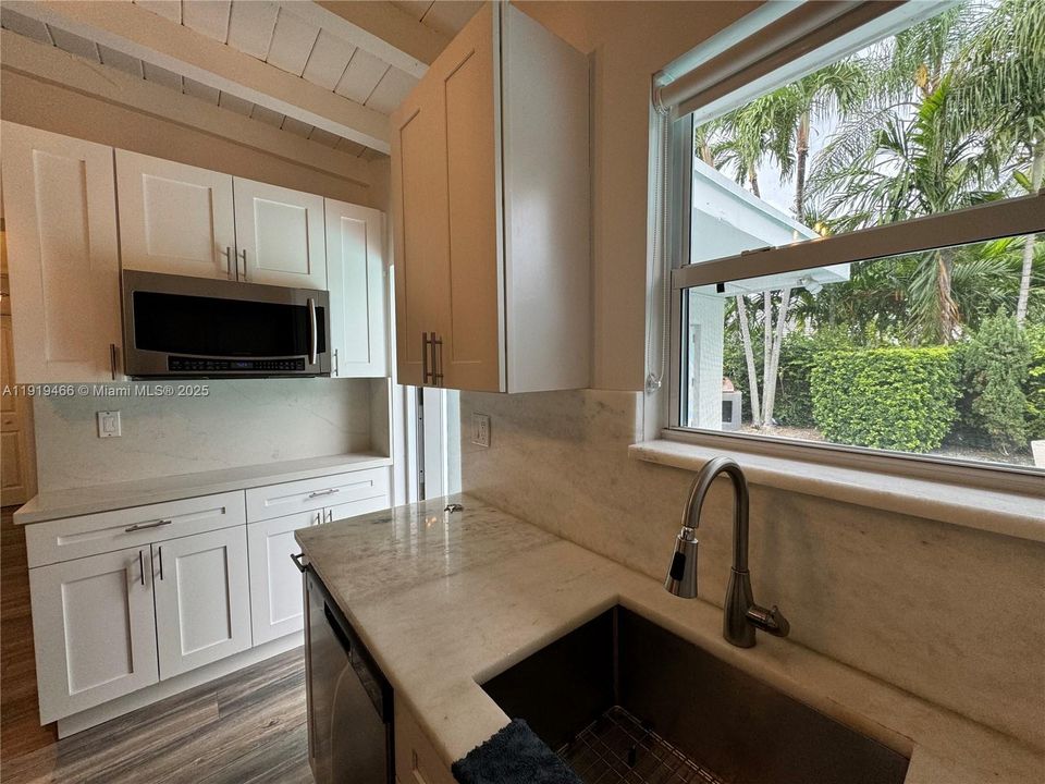 For Rent: $5,950 (3 beds, 3 baths, 1641 Square Feet)