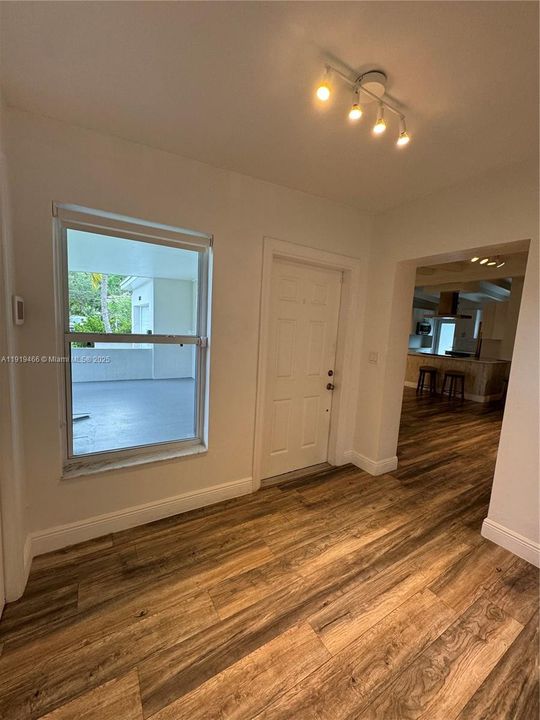 For Rent: $5,950 (3 beds, 3 baths, 1641 Square Feet)