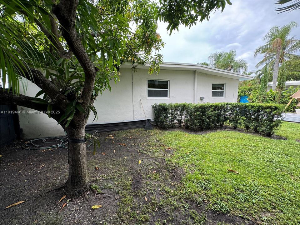 For Rent: $5,950 (3 beds, 3 baths, 1641 Square Feet)