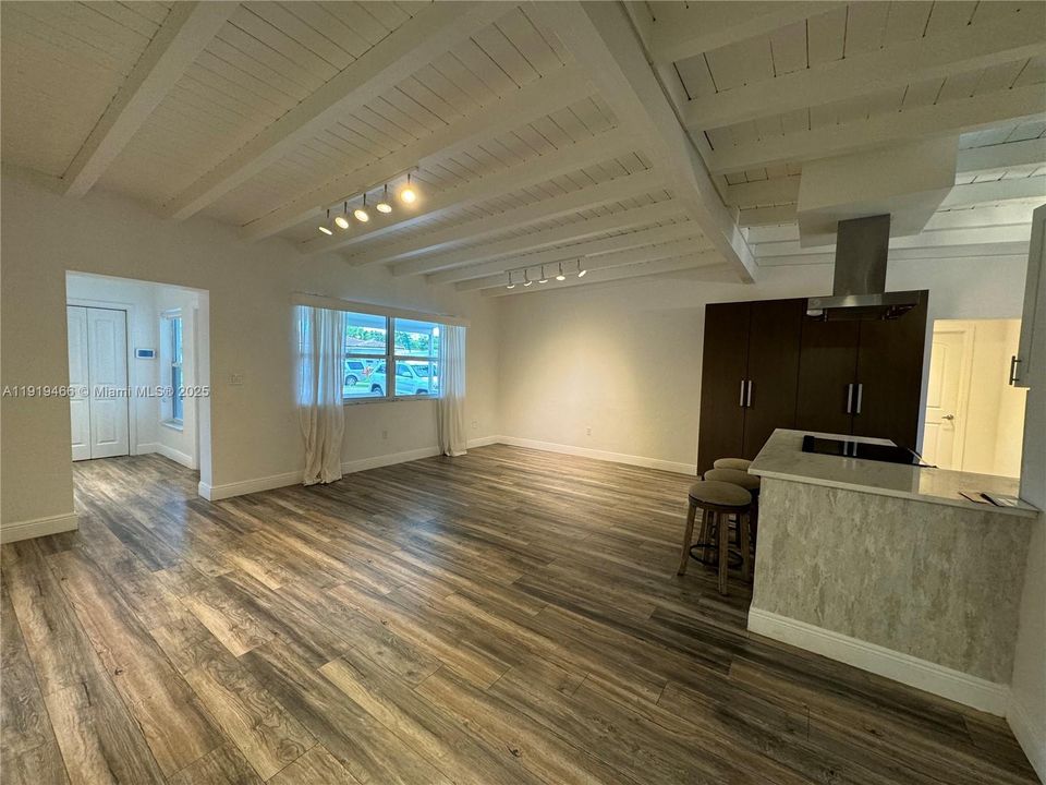 For Rent: $5,950 (3 beds, 3 baths, 1641 Square Feet)