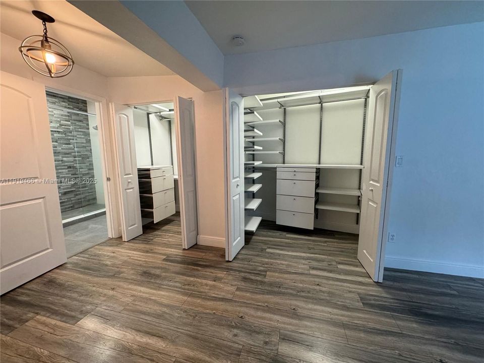 For Rent: $5,950 (3 beds, 3 baths, 1641 Square Feet)