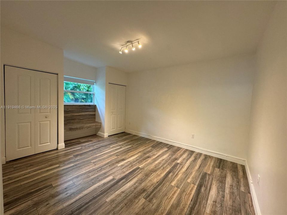 For Rent: $5,950 (3 beds, 3 baths, 1641 Square Feet)