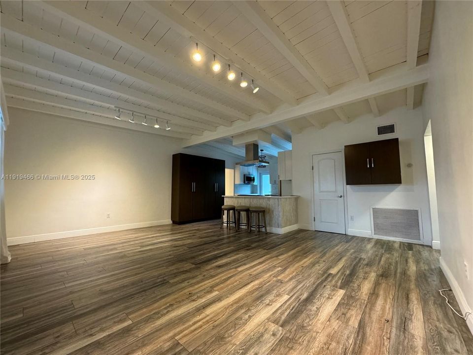 For Rent: $5,950 (3 beds, 3 baths, 1641 Square Feet)