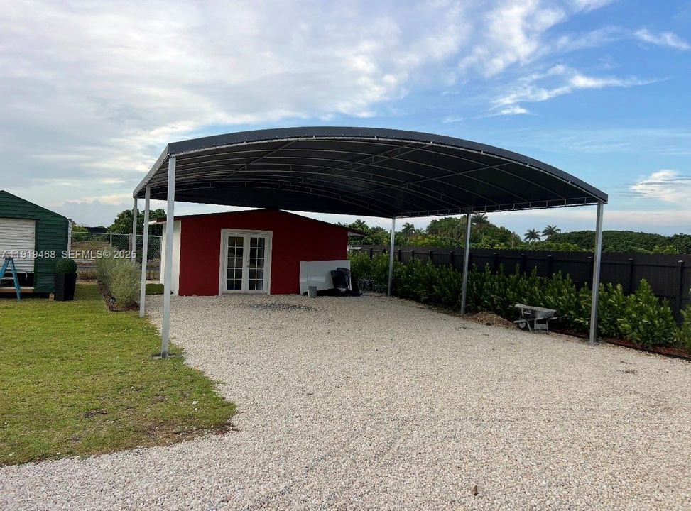 For Sale: $2,200,000 (5 beds, 3 baths, 3104 Square Feet)