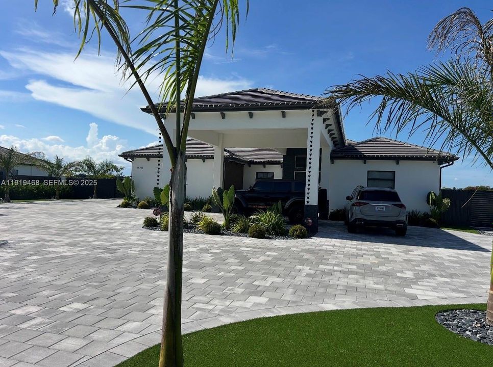 For Sale: $2,200,000 (5 beds, 3 baths, 3104 Square Feet)