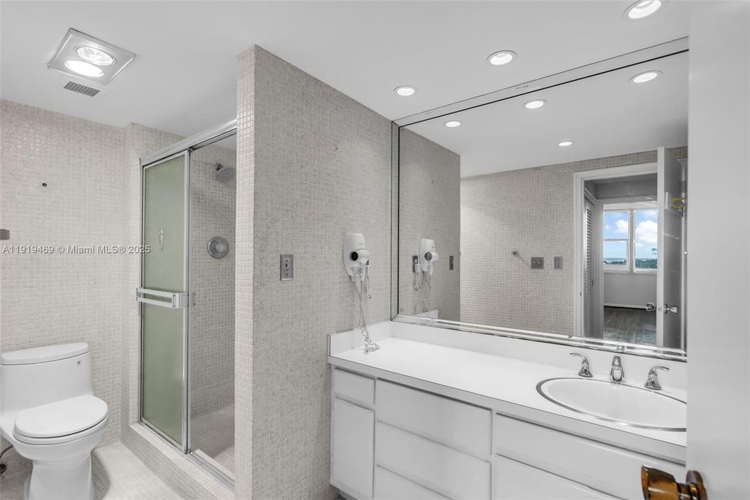 For Sale: $1,750,000 (3 beds, 3 baths, 1952 Square Feet)