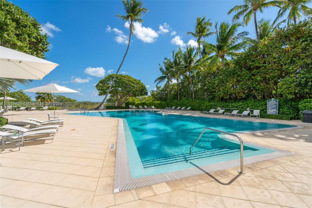 For Sale: $1,750,000 (3 beds, 3 baths, 1952 Square Feet)