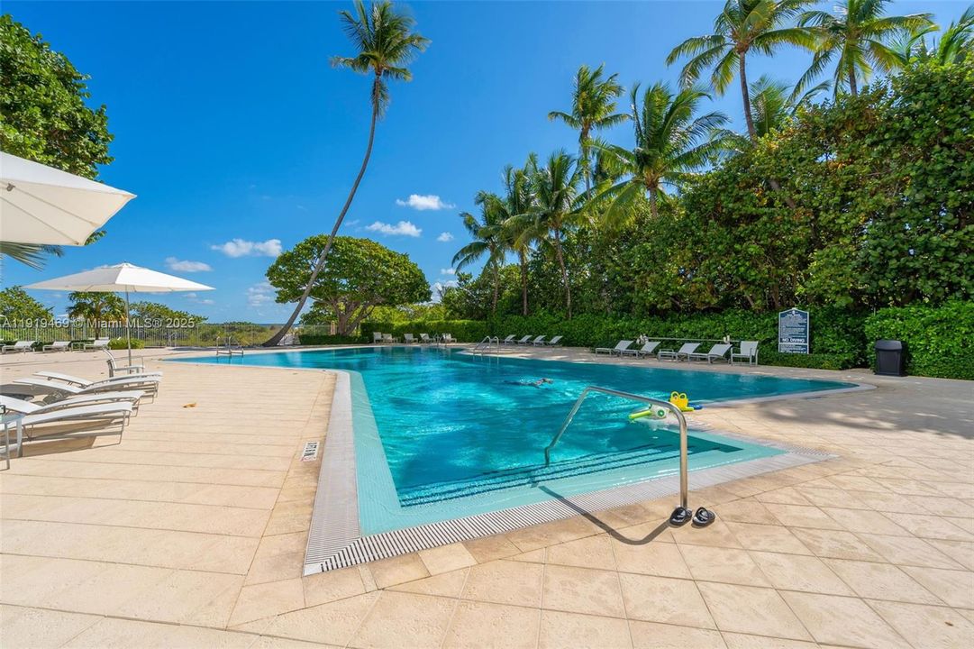 For Sale: $1,750,000 (3 beds, 3 baths, 1952 Square Feet)