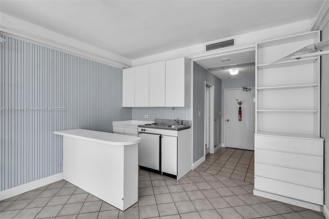 For Sale: $1,750,000 (3 beds, 3 baths, 1952 Square Feet)