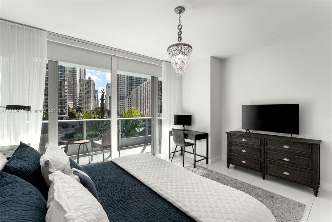 For Sale: $1,170,000 (2 beds, 2 baths, 1430 Square Feet)