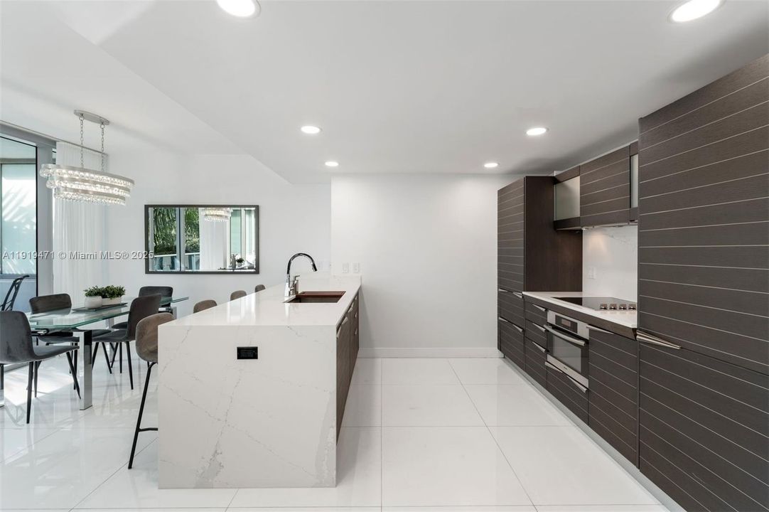 For Sale: $1,170,000 (2 beds, 2 baths, 1430 Square Feet)