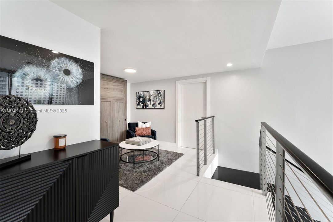 For Sale: $1,170,000 (2 beds, 2 baths, 1430 Square Feet)