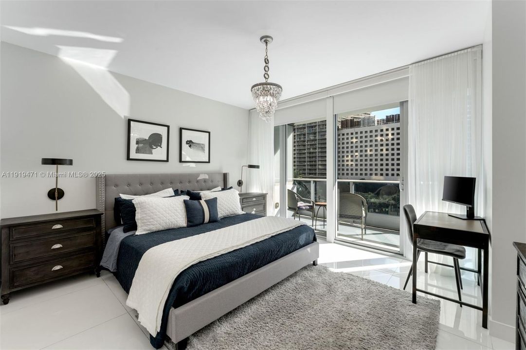 For Sale: $1,170,000 (2 beds, 2 baths, 1430 Square Feet)