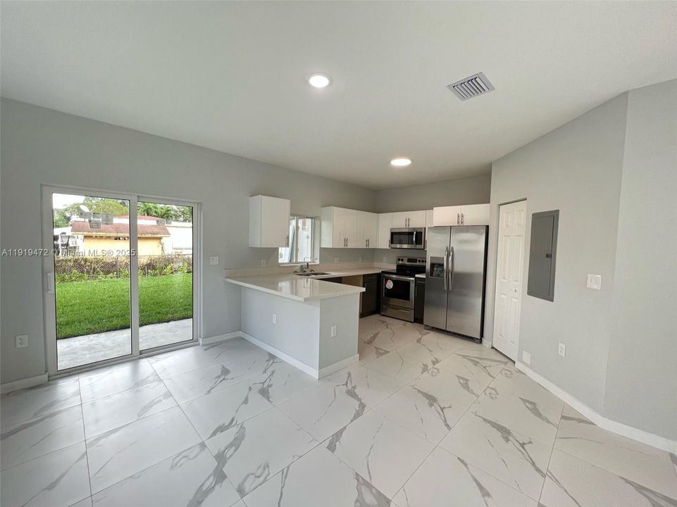 Active With Contract: $2,750 (3 beds, 2 baths, 1325 Square Feet)