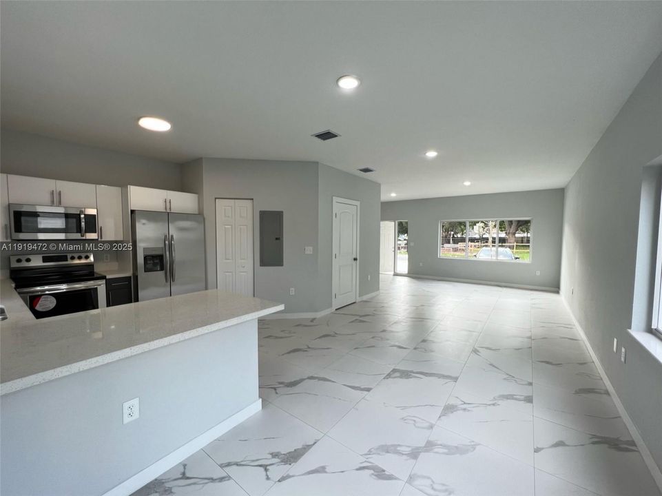 Active With Contract: $2,750 (3 beds, 2 baths, 1325 Square Feet)