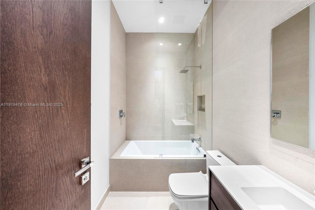 En Venta: $6,439,000 (6 camas, 5 baños, 4727 Pies cuadrados)