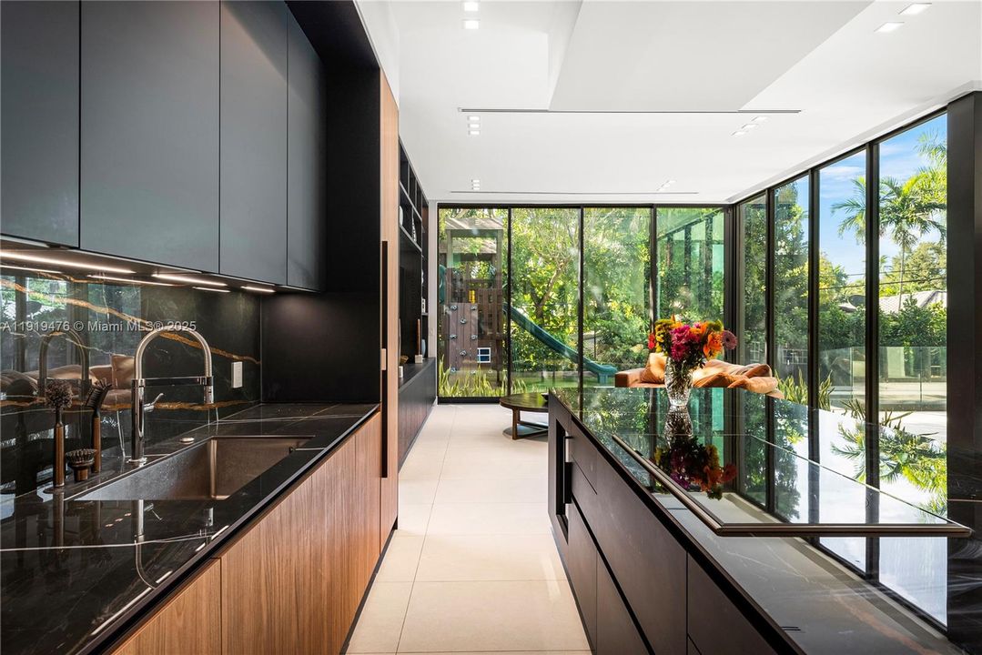 En Venta: $6,439,000 (6 camas, 5 baños, 4727 Pies cuadrados)