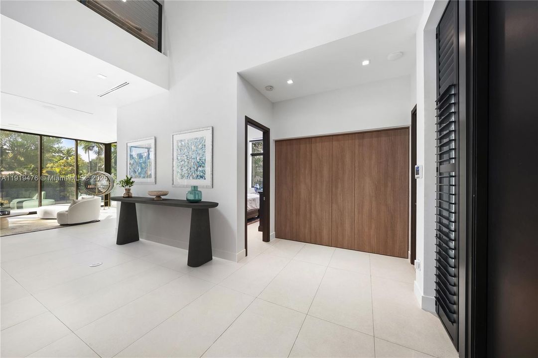 En Venta: $6,439,000 (6 camas, 5 baños, 4727 Pies cuadrados)