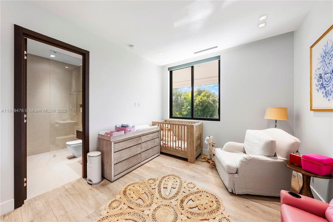 En Venta: $6,439,000 (6 camas, 5 baños, 4727 Pies cuadrados)