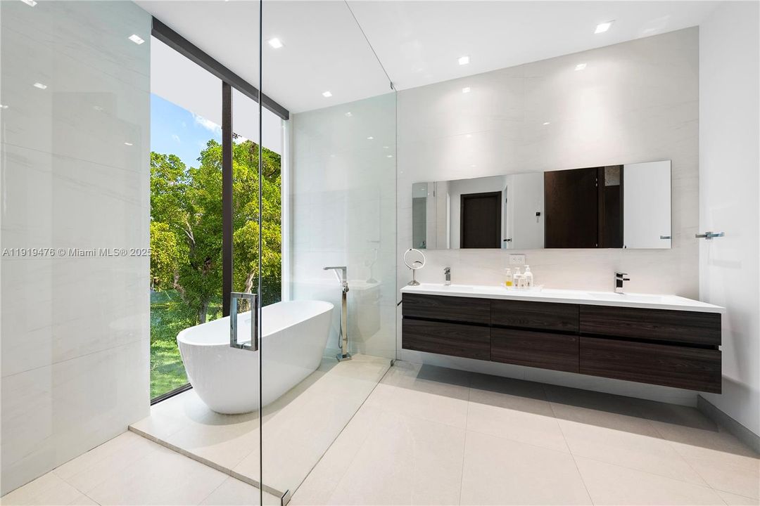 En Venta: $6,439,000 (6 camas, 5 baños, 4727 Pies cuadrados)