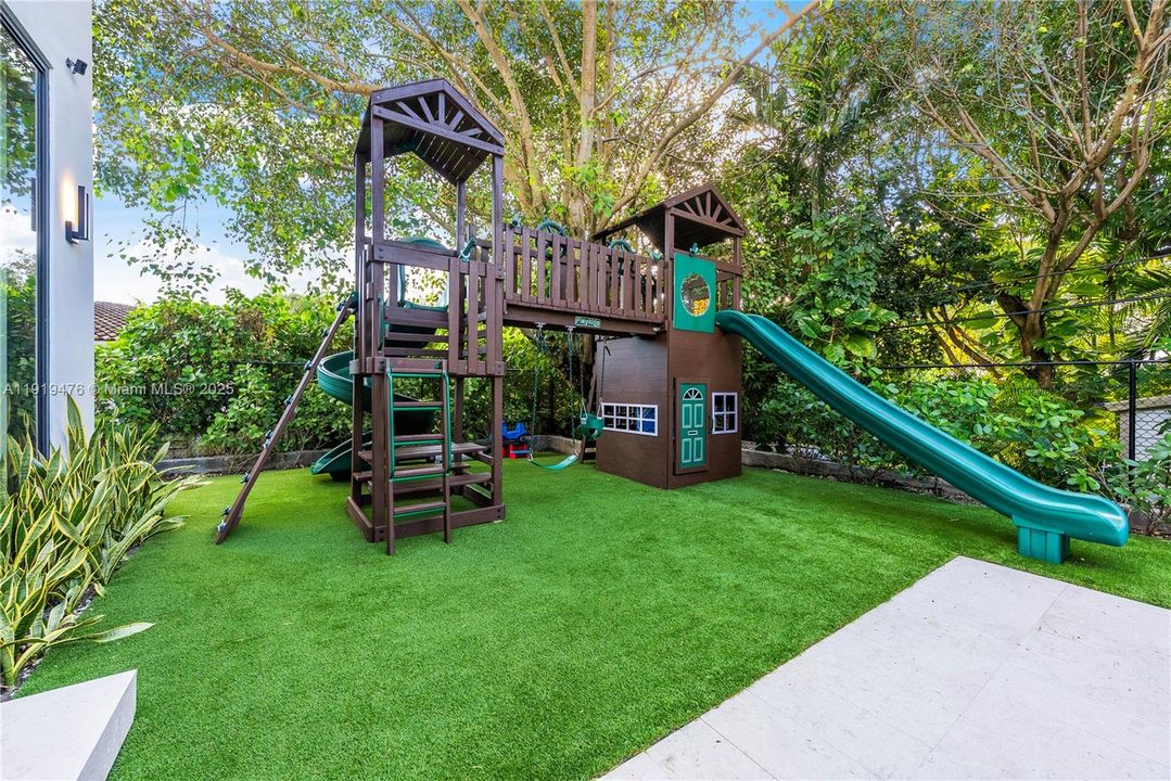 En Venta: $6,439,000 (6 camas, 5 baños, 4727 Pies cuadrados)