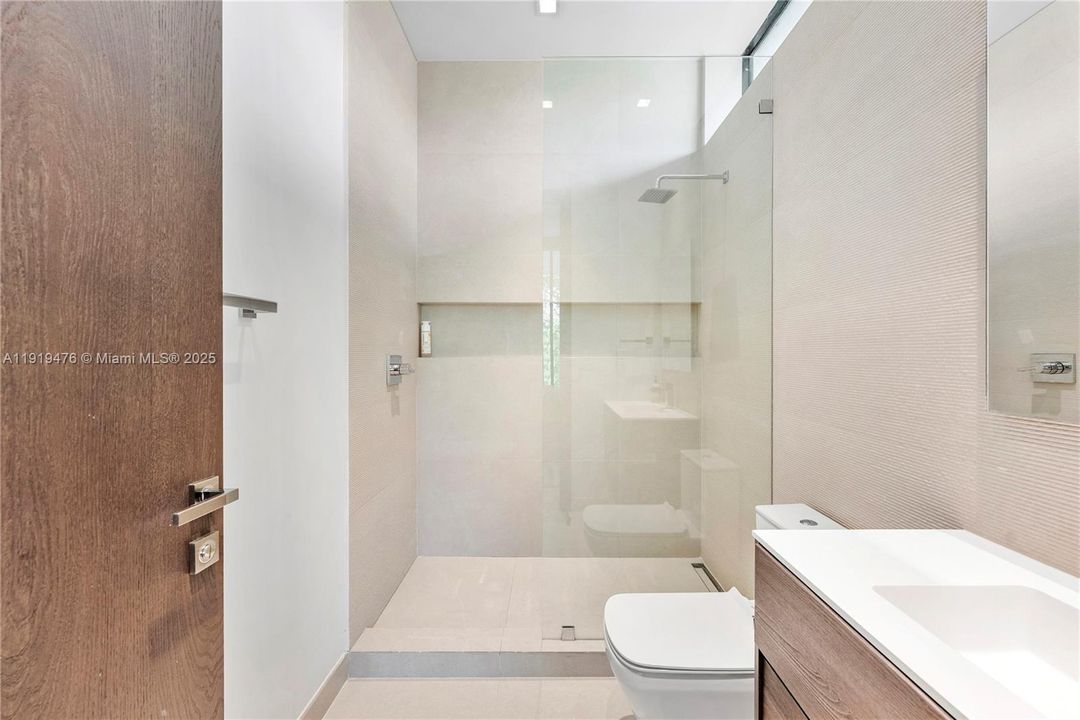 En Venta: $6,439,000 (6 camas, 5 baños, 4727 Pies cuadrados)