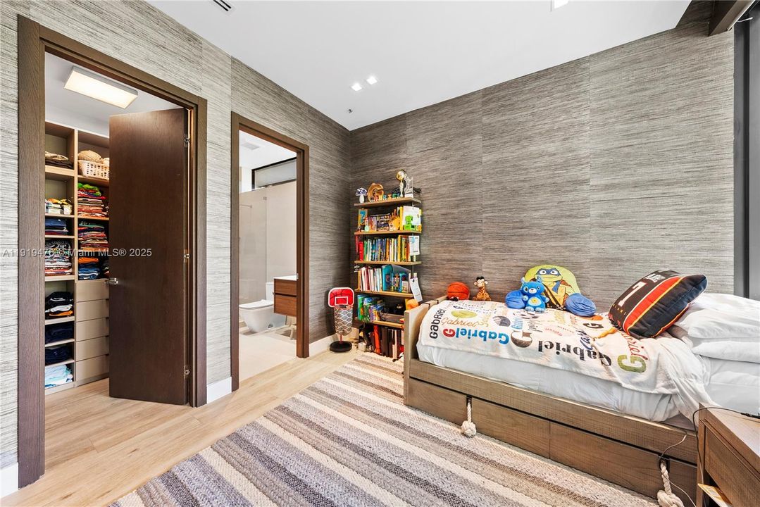 En Venta: $6,439,000 (6 camas, 5 baños, 4727 Pies cuadrados)