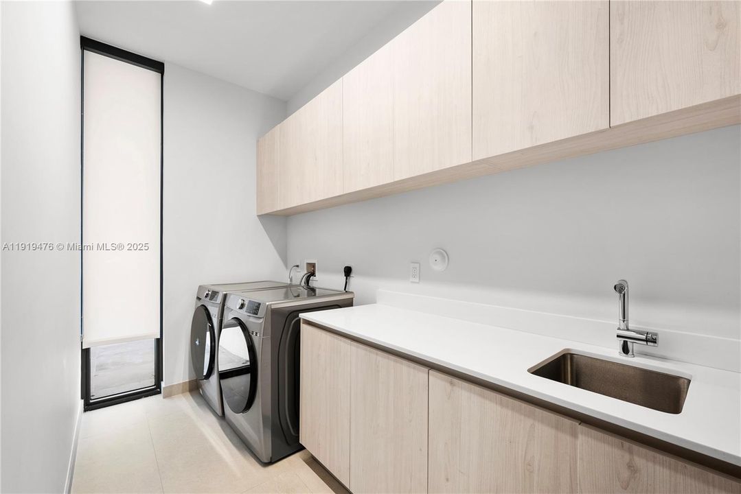 En Venta: $6,439,000 (6 camas, 5 baños, 4727 Pies cuadrados)