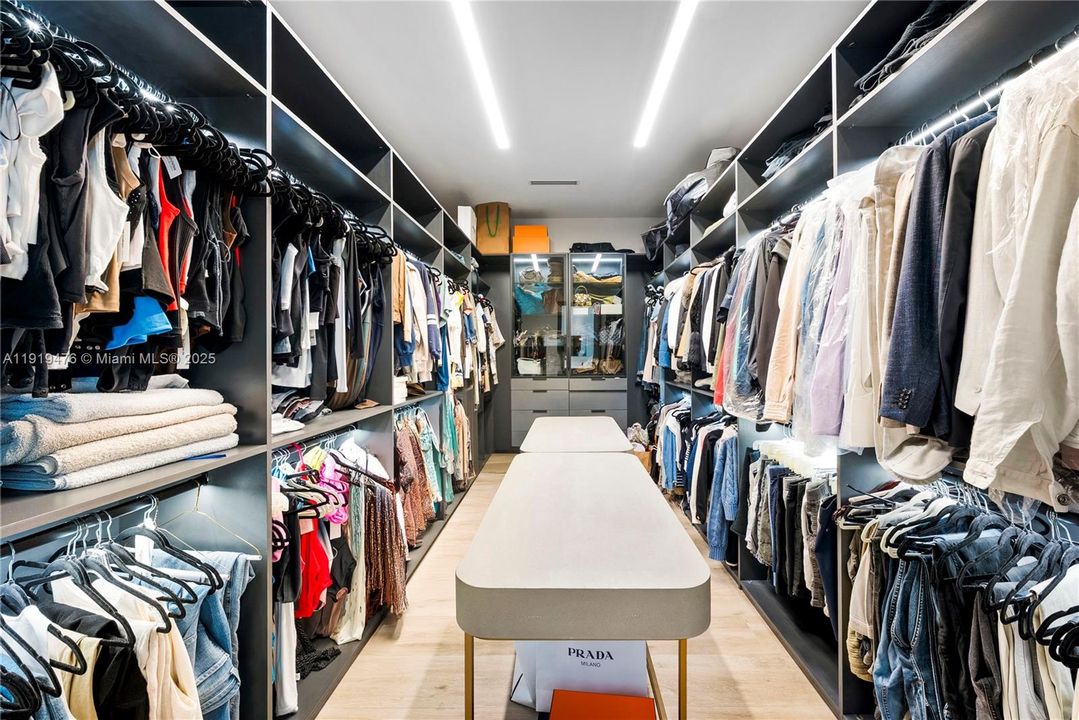 En Venta: $6,439,000 (6 camas, 5 baños, 4727 Pies cuadrados)