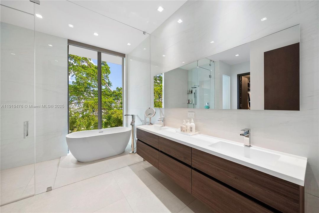 En Venta: $6,439,000 (6 camas, 5 baños, 4727 Pies cuadrados)