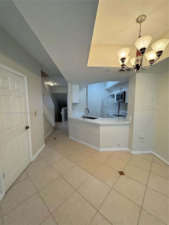 For Rent: $2,550 (3 beds, 3 baths, 1212 Square Feet)