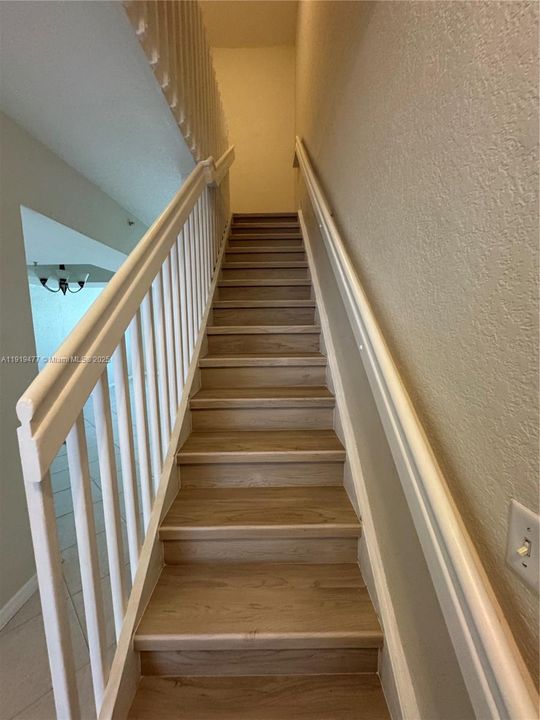 For Rent: $2,550 (3 beds, 3 baths, 1212 Square Feet)