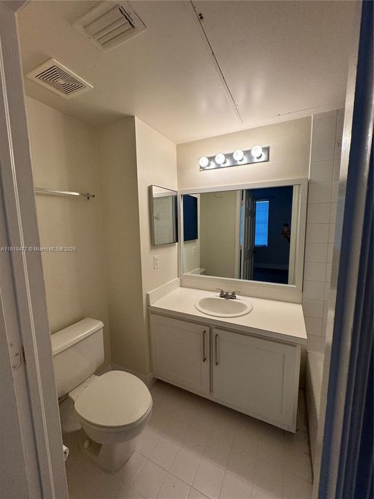 For Rent: $2,550 (3 beds, 3 baths, 1212 Square Feet)