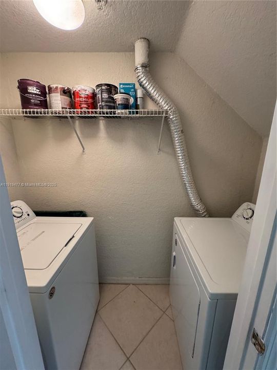 For Rent: $2,550 (3 beds, 3 baths, 1212 Square Feet)