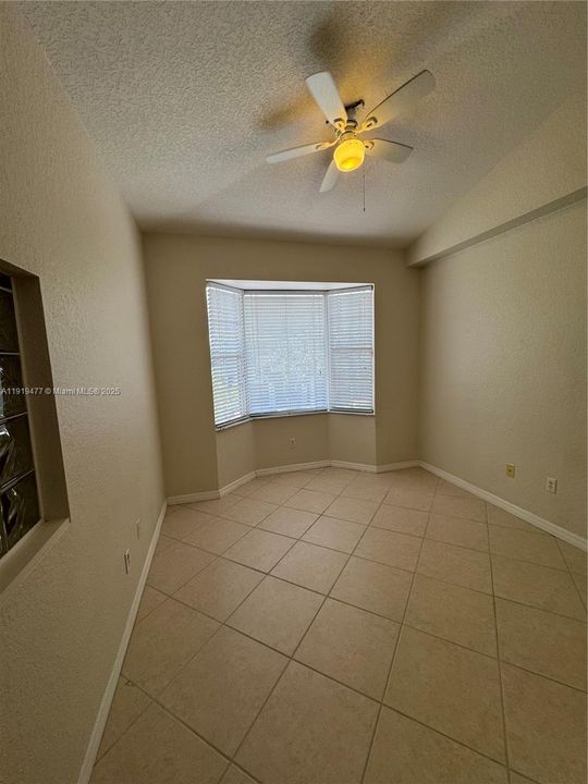 For Rent: $2,550 (3 beds, 3 baths, 1212 Square Feet)
