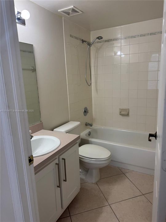 For Rent: $2,550 (3 beds, 3 baths, 1212 Square Feet)