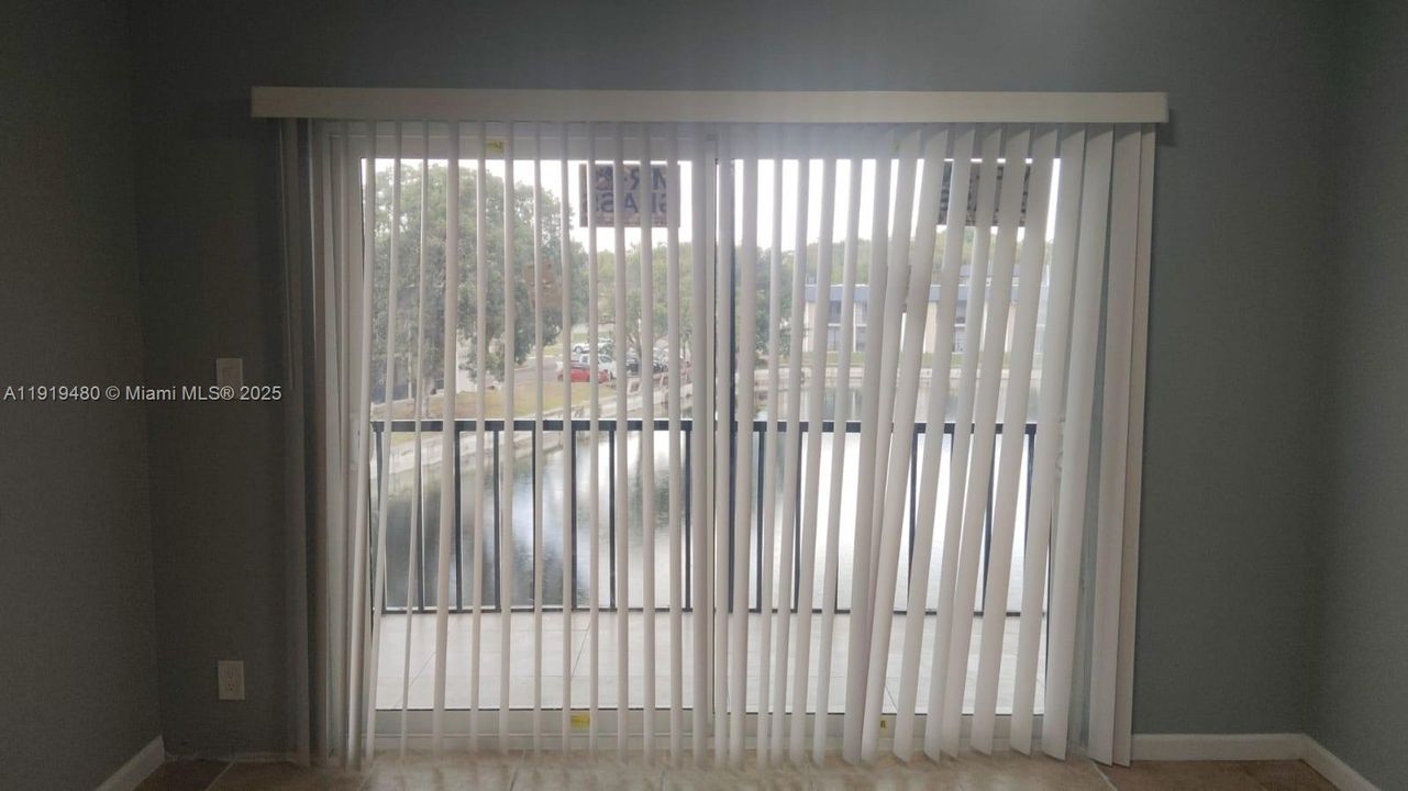 For Rent: $1,800 (2 beds, 2 baths, 949 Square Feet)