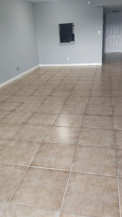 For Rent: $1,800 (2 beds, 2 baths, 949 Square Feet)