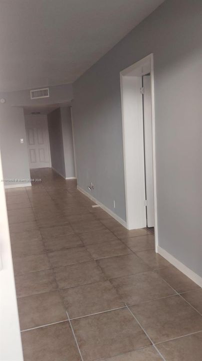 For Rent: $1,800 (2 beds, 2 baths, 949 Square Feet)